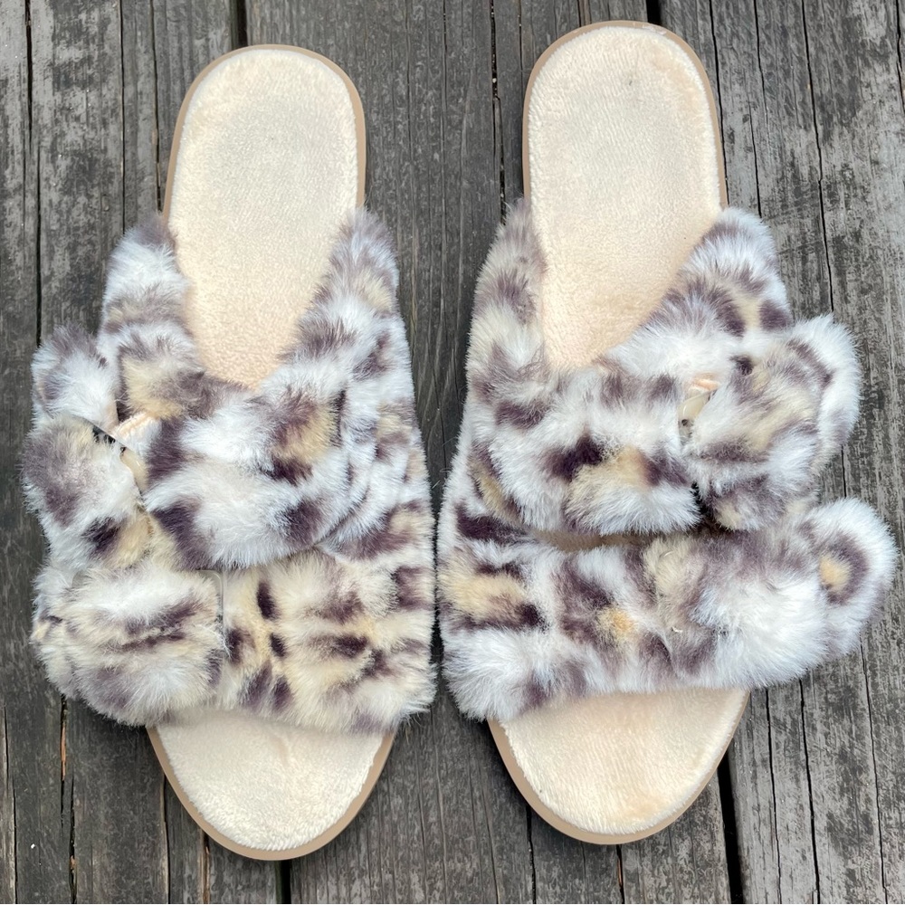 Loft Fluffy Leopard Slippers Size M 7-8